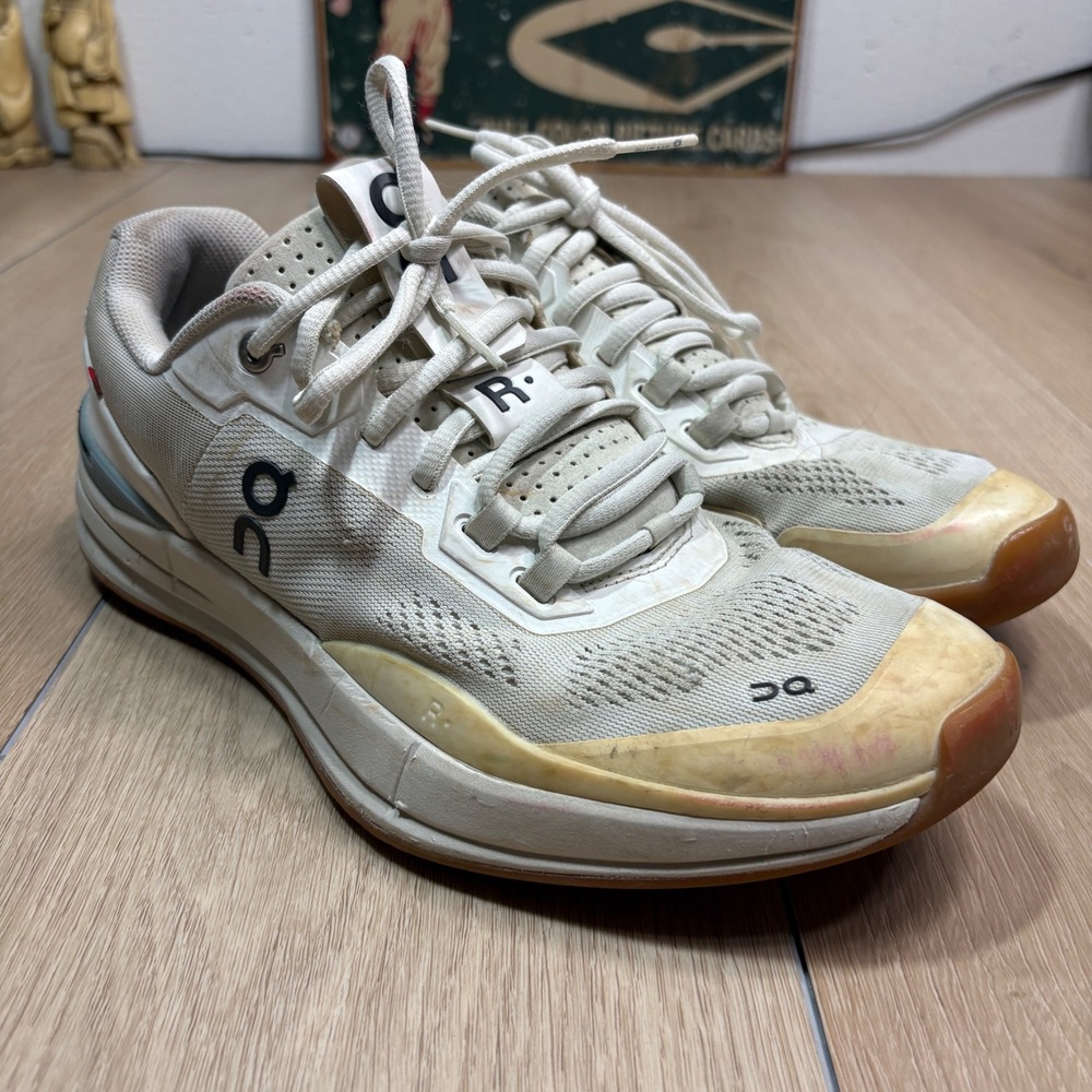 On Running The Roger Clubhouse Womens 10.5 White Gum Tennis Sneakers 48.97696